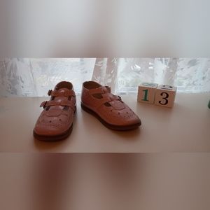 Pink leather buckle shoes